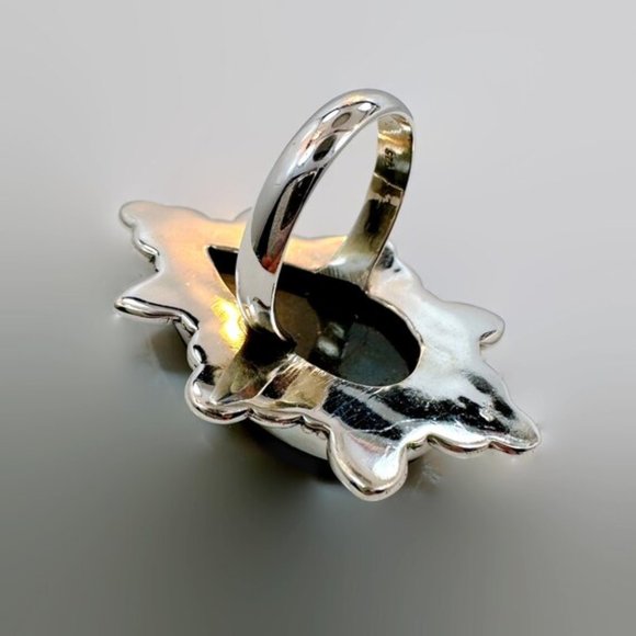 Labradorite Ring, Sterling Silver,Large Stone, Big Statement, Size 7 3/4 - Picture 6 of 6